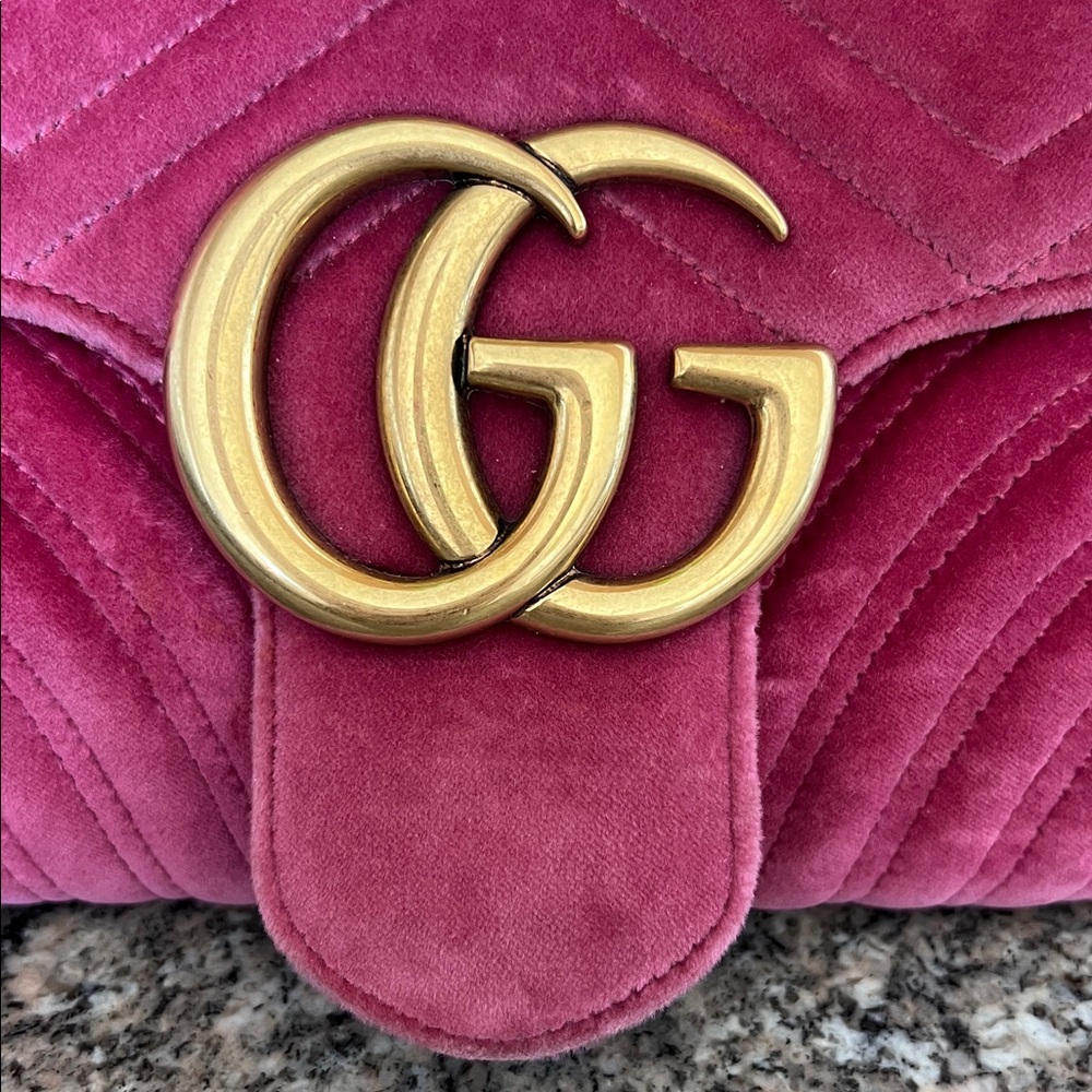 Gucci Fuchsia Velvet GG Marmont Bag - Picture 2 of 15